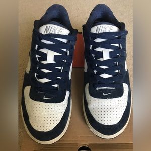 Nike Air Zoom Infiltrator - Mens size 10 - White/Navy/Silver